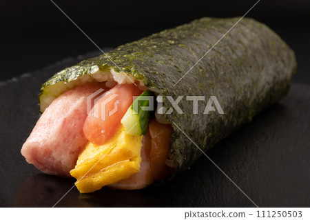 海鮮江豪卷(鮪魚tataki、鮪魚tekka、鮭魚子、鮭魚) 海鮮江豪卷(鮪魚tataki、鮪魚tekka、鮭魚子、鮭魚) 111250503