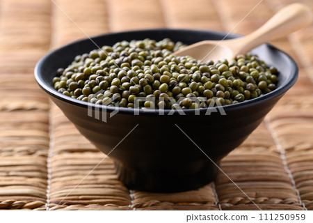 Green mung bean in black bowl with spoon, Food ingredients Green mung bean in black bowl with spoon, Food ingredients 111250959