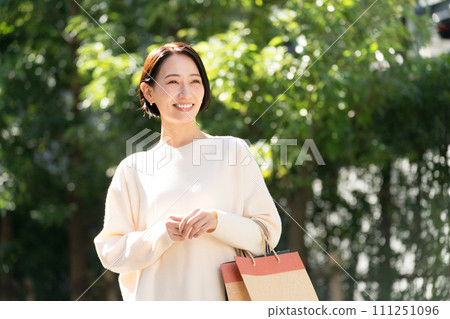 A woman with a shopping bag 111251096