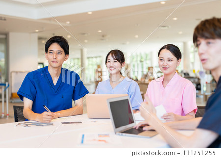 醫生和護士開會 111251255