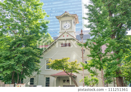 札幌鐘樓（原札幌農業大學武術館），是札幌的象徵，也是北海道札幌市的熱門旅遊景點。 111251361