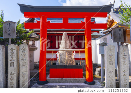 Autumn Kyoto Kurumaori Shrine Kiyome-no-sha 111251562