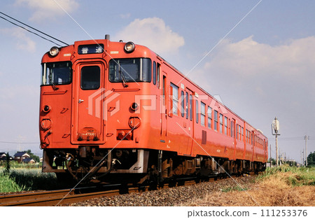Kiha 47 diesel train running on the Sakai Line in 1997 Kiha 47 diesel train running on the Sakai Line in 1997 111253376