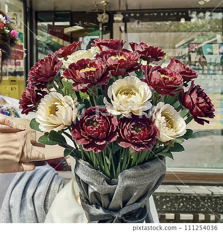 Bouquet of flowers to give on Mother's Day 111254036