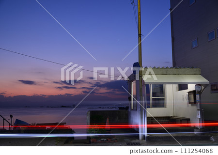 Hayama-Shinase bus stop starting at dusk 111254068