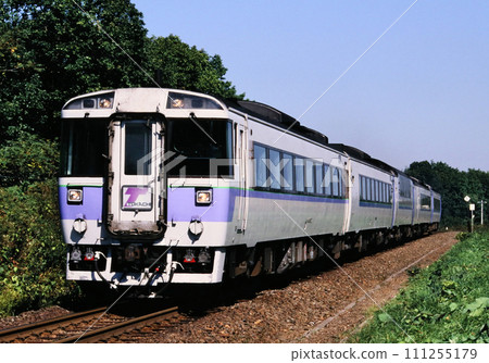 1998年在根室本線大成站附近運行的木葉183特急十勝號 111255179
