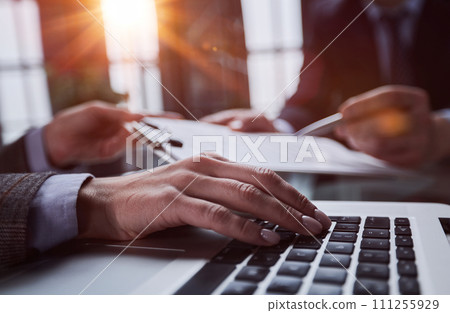 agents are explain to customers signing a contract to buy a new home. agents are explain to customers signing a contract to buy a new home. 111255929