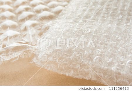 Cushioning material Packing material Packing Packing material Bubble cushioning material 111256413