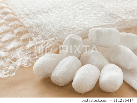 Various cushioning materials Packing materials Packing Packing materials Bubble cushioning materials 111256414