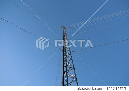 A tower that shines in the blue sky 111256715