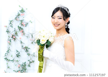 Wedding dress brides in shape Wedding dress brides in shape 111257197
