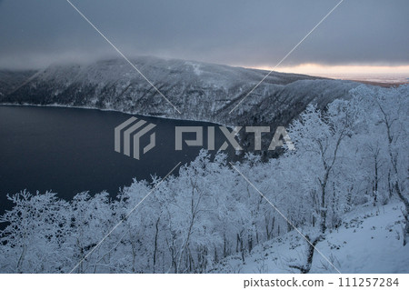 Lake Mashu has beautiful hoarfrost 111257284