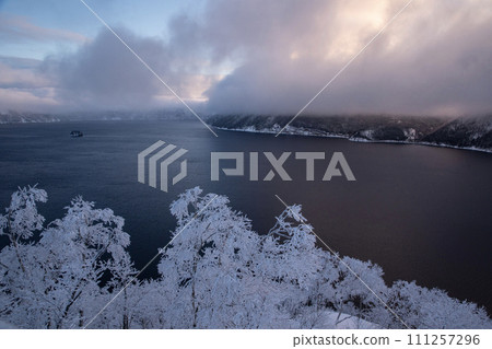 Lake Mashu has beautiful hoarfrost Lake Mashu has beautiful hoarfrost 111257296