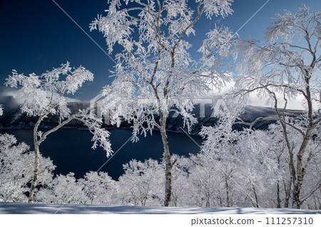 Lake Mashu has beautiful hoarfrost Lake Mashu has beautiful hoarfrost 111257310