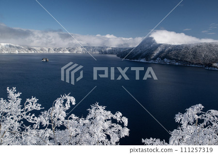 Lake Mashu has beautiful hoarfrost Lake Mashu has beautiful hoarfrost 111257319