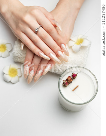 Hand of a young woman with white pearl  manicure 111257486