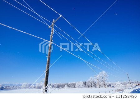 藍天和電線桿 111258450