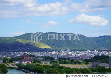 若草山和奈良街景 若草山和奈良街景 111259375