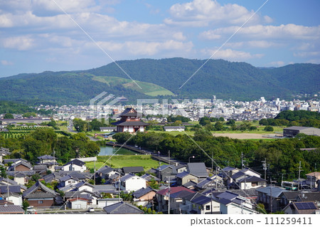 從西大寺眺望奈良市旅遊景點的全景 從西大寺眺望奈良市旅遊景點的全景 111259411