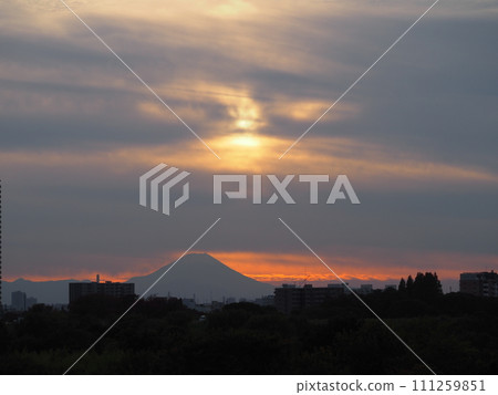 Silhouette of clouds and Mt. Fuji dyed in the sunset Silhouette of clouds and Mt. Fuji dyed in the sunset 111259851