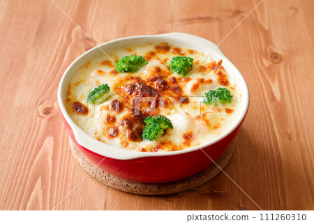 Macaroni gratin of shrimp and broccoli 111260310