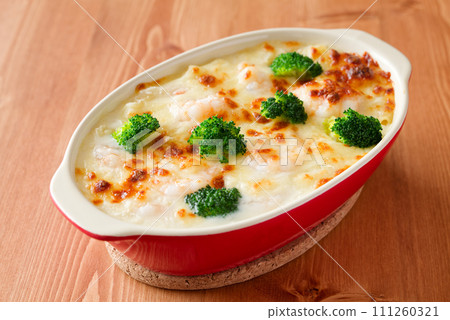 Macaroni gratin of shrimp and broccoli 111260321