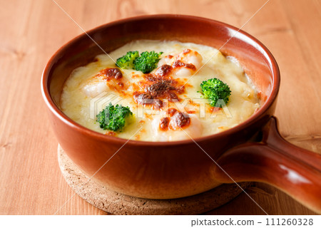 Macaroni gratin of shrimp and broccoli Macaroni gratin of shrimp and broccoli 111260328