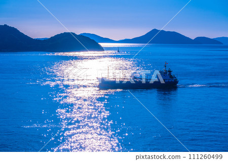 航行在瀨戶內海的船 航行在瀨戶內海的船 111260499