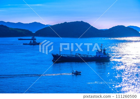 航行在瀨戶內海的船 111260500