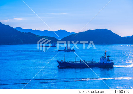 航行在瀨戶內海的船 航行在瀨戶內海的船 111260502