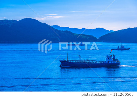 航行在瀨戶內海的船 航行在瀨戶內海的船 111260503