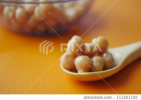 Boiled chickpeas on a spoon closeup Boiled chickpeas on a spoon closeup 111261192