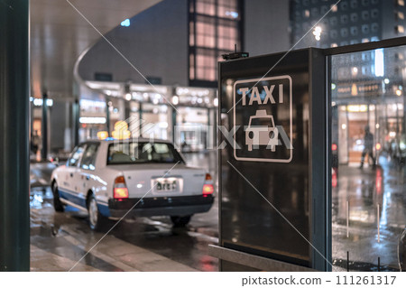 Taxi stand at night 111261317