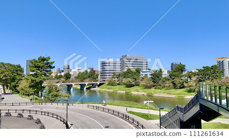View from the pedestrian deck leading to the Oto River from Meitetsu Higashi-Okazaki Station [Oto River Green Area/Okazaki City, Aichi Prefecture] 111261634