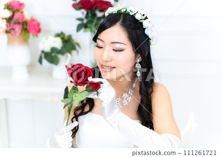 wedding mini dress bride 111261721