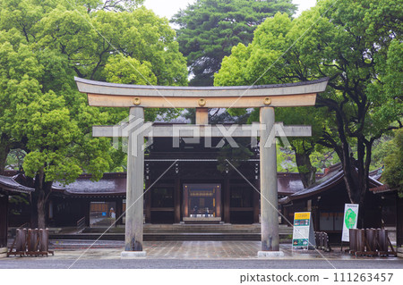 初夏的東京,明治神宮,山王鳥居 初夏的東京,明治神宮,山王鳥居 111263457