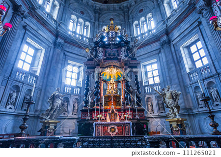 church of the duomo, Como, italy 111265021
