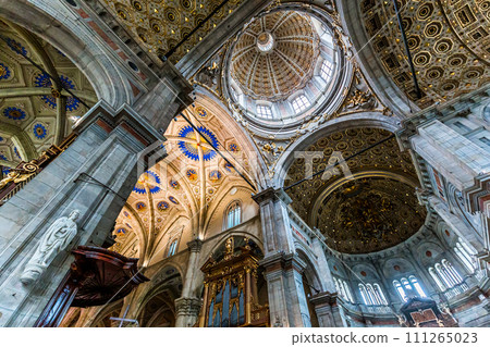 church of the duomo, Como, italy 111265023