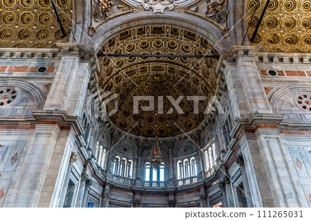 church of the duomo, Como, italy 111265031