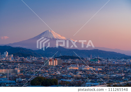 (Shizuoka Prefecture) Mt. Fuji at dawn over the cityscape of Shizuoka City (Shizuoka Prefecture) Mt. Fuji at dawn over the cityscape of Shizuoka City 111265548