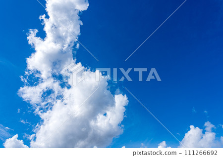 many clouds flowing in the blue sky many clouds flowing in the blue sky 111266692