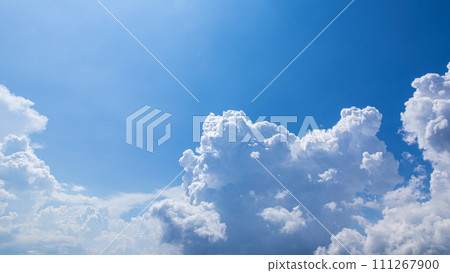 藍天中出現的積雨雲 藍天中出現的積雨雲 111267900