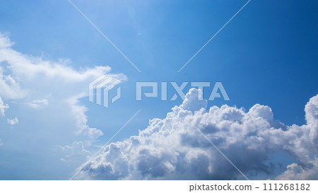 藍天中出現的積雨雲 111268182