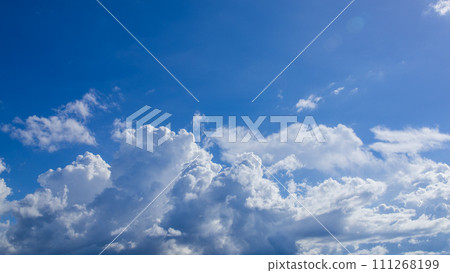 藍天中出現的積雨雲 藍天中出現的積雨雲 111268199