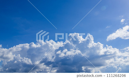 藍天中出現的積雨雲 藍天中出現的積雨雲 111268206