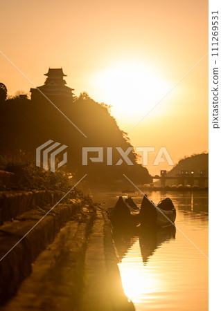 犬山城、日落和鸕鶿船 111269531