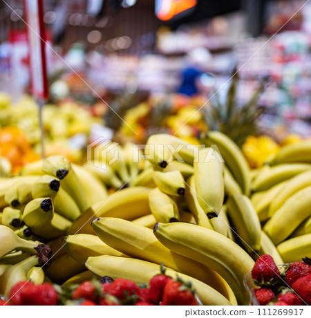 Fruits on farmer market 111269917