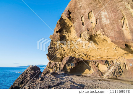 [Natural formations] Coastal scenery/World Heritage Site “Onigajo” (Mie Prefecture, Kumanonada) 111269978