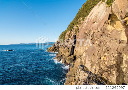 [Natural formations] Coastal scenery/World Heritage Site “Onigajo” (Mie Prefecture, Kumanonada) 111269997