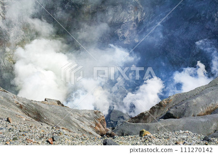 熊本縣/阿蘇中岳1號火山口噴出火山煙霧（遊覽路線） 111270142